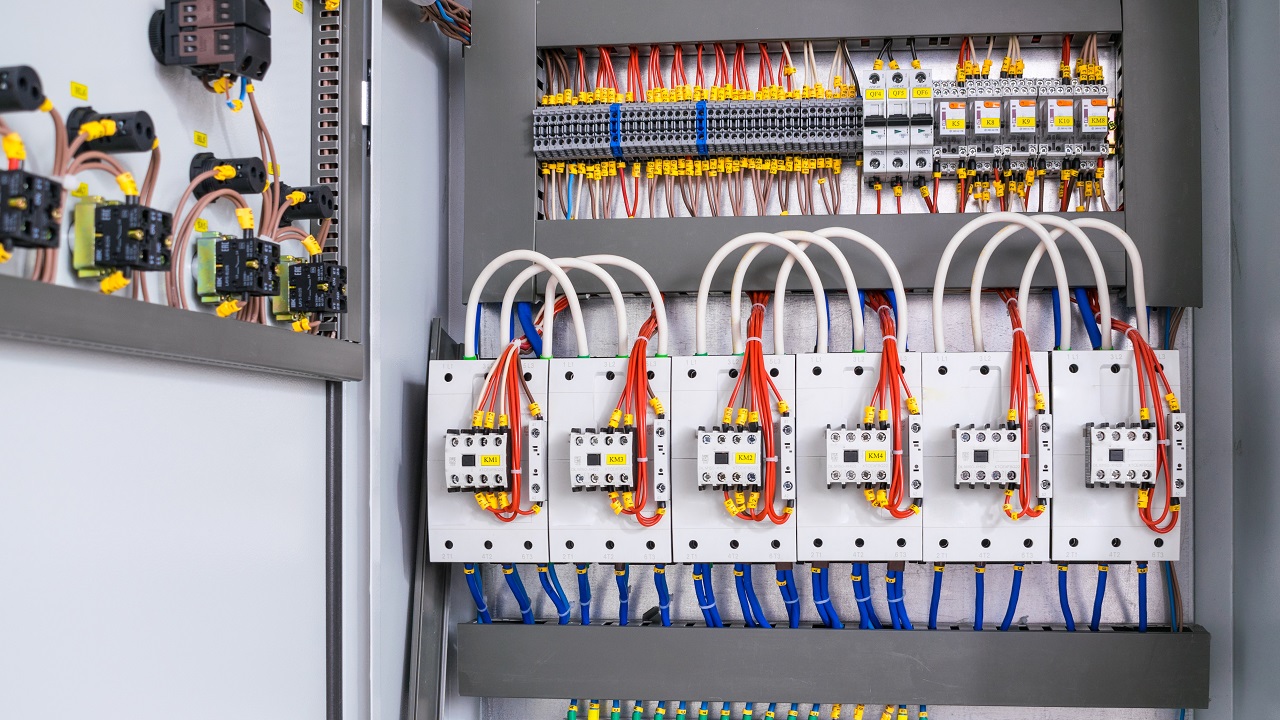 PPS becomes an ideal material of choice in E&E market because of its high temperature resistance, high toughness, good dimensional stability and good rigidity PPS becomes an ideal material of choice in E&E market because of its high temperature resistance, high toughness, good dimensional stability and good rigidity