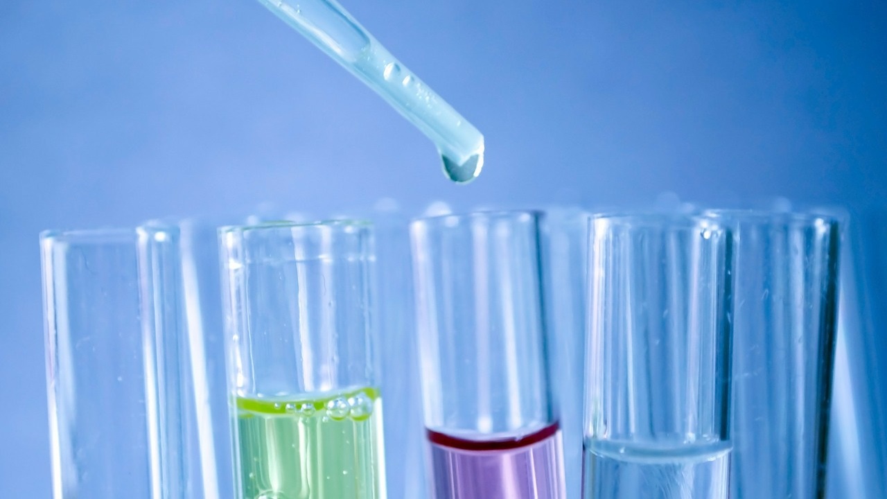 PCC as inert carriers for liquid catalysts