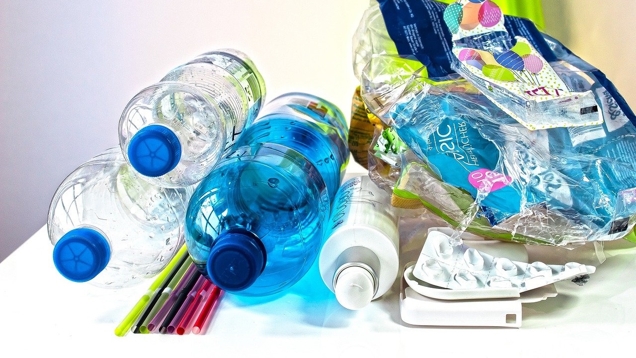 For many packaging applications multilayer structures are used Recycling