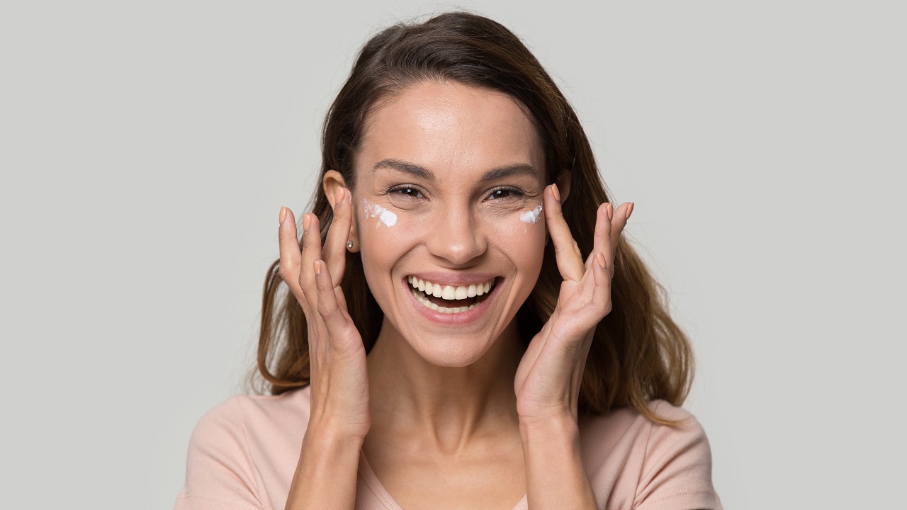 Moisturizers help to smooth wrinkles fast and diminish the look of age spots
